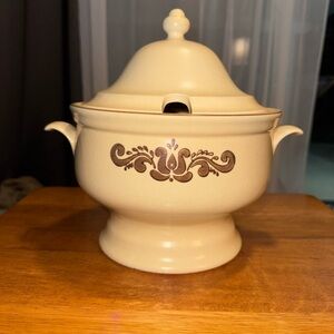 Pfaltzgraff Vintage Village Stoneware Soup Tireen with lid